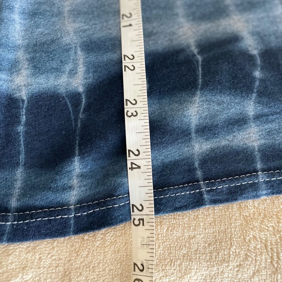 Go Couture Tie Dye Lightweight Cold Shoulder Blouse - Size M - Picture 11 of 12